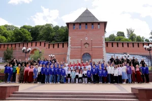 Фото дня: «Народный хор» вступил у стен Нижегородского кремля