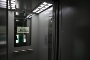 Социальные участковые оценили качество работ по установке лифтов в Дзержинске