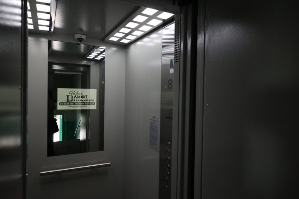 Социальные участковые оценили качество работ по установке лифтов в Дзержинске
