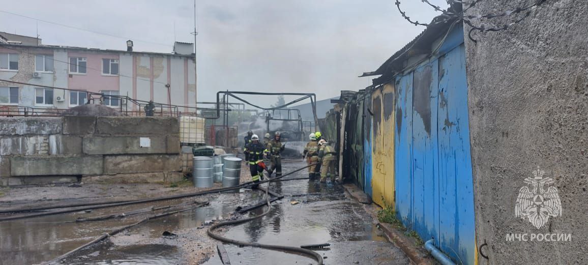 Два хлопка прогремели на химзаводе в Нижнем Новгороде: что известно о пожаре на АО «Бальзам»