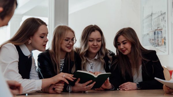 Профессия учителя заняла третье место в ТОПе самых счастливых профессий