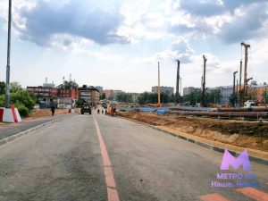 Движение открыто про объездной дороге около стройплощадки метро на площади Сенной
