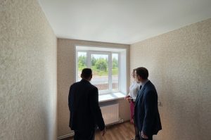 Шести детям-сиротам вручили ключи от новых квартир в Богородске