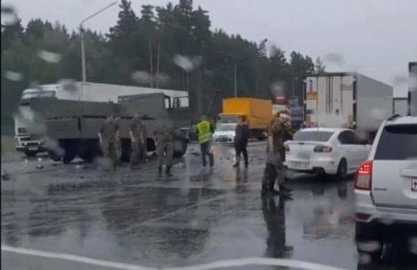 4 человека пострадали в ДТП с участием большегруза и военного Урала в Володарском районе