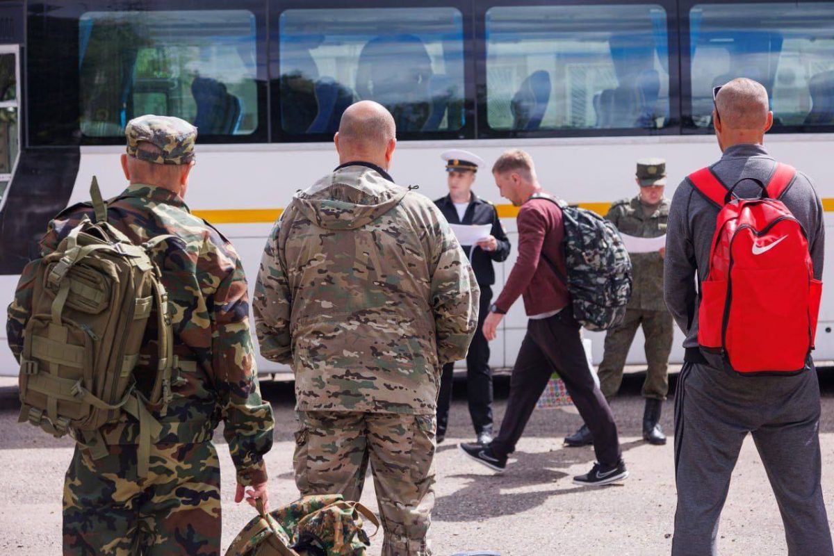 Два автобуса с контрактниками из Нижегородской области отправились на подготовку к СВО