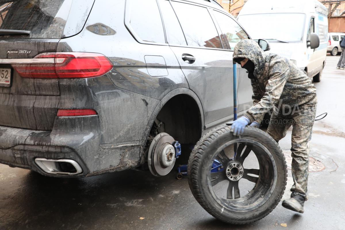 В России запретили автомобилистам использовать шипованную резину летом