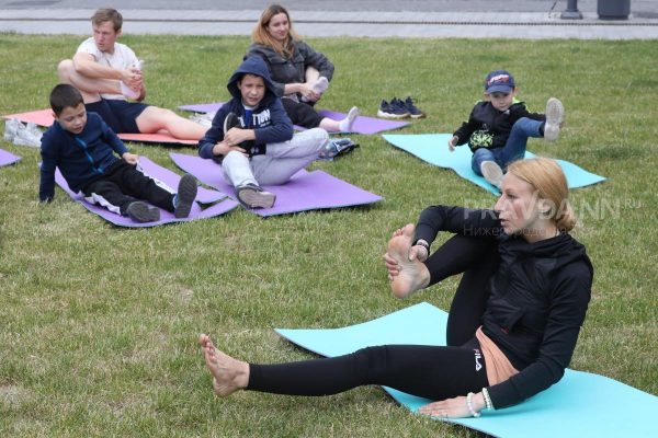 Бесплатные занятия по йоге проведут в парке «Дубки» и на Щелоковском хуторе 25 июня