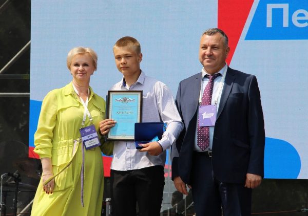 Двух нижегородских школьников наградили нагрудным знаком «Горячее сердце» за героизм при оказании помощи людям