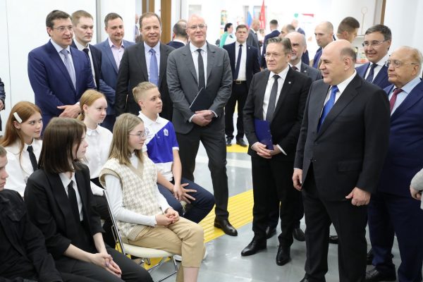 Михаил Мишустин встретился со старшеклассниками в детском технопарке «Кванториум Саров»