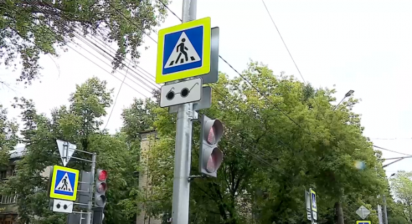 Первый светофор с озвучиванием улиц появился на перекрестке улиц Бекетова и Заярской