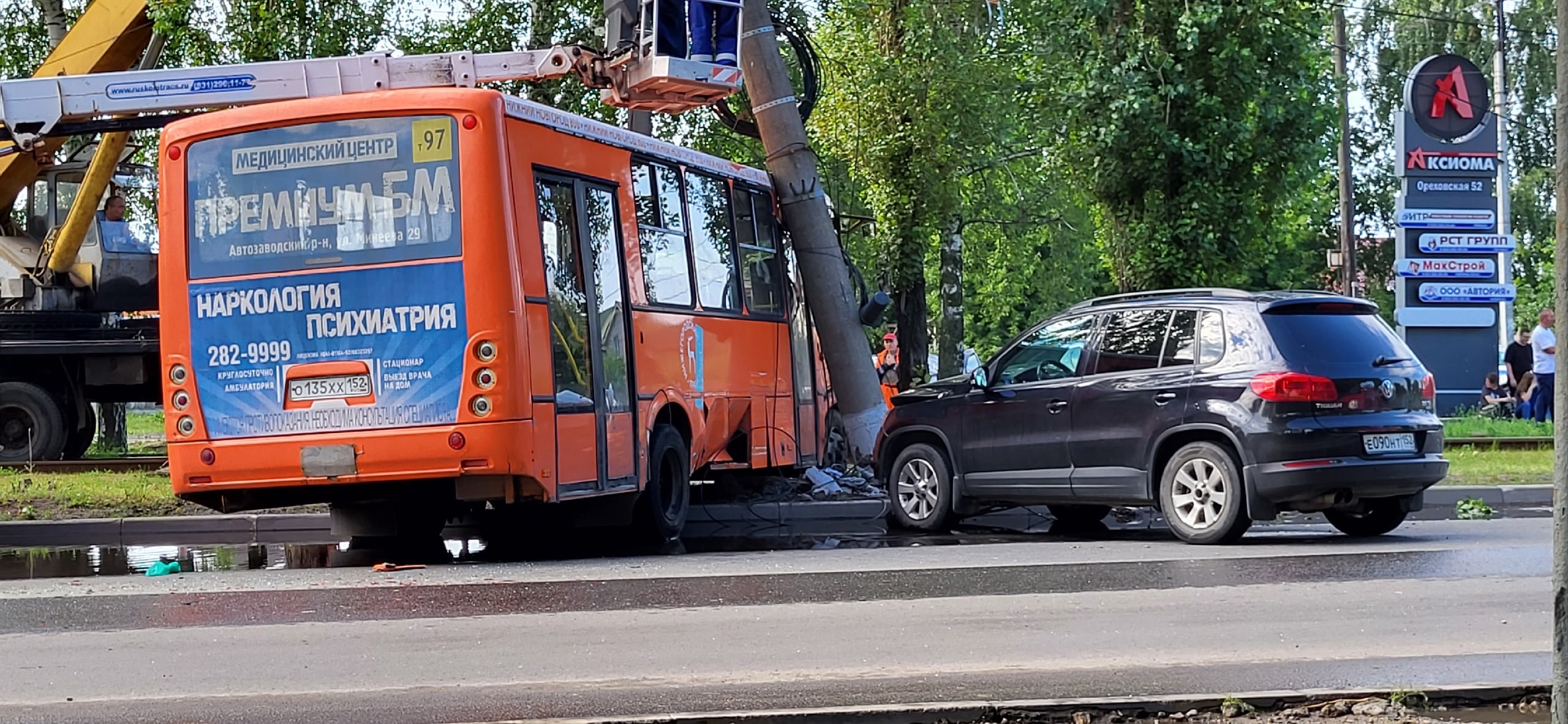 Т83 нижний новгород. Нижегородские маршрутки. Нижегородский автобус. ДТП С автобусом в Нижнем Новгороде. Маршрутка 1.