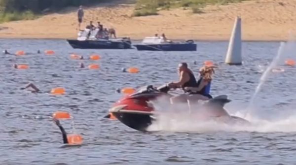 Гидроциклиста, который проехал по участникам заплыва Х‑Waters Volga, арестовали на 2 месяца