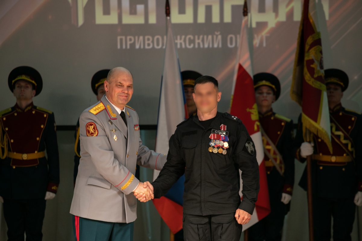 Генерал-полковник Олег Плохой вручил штандарт командующего Приволжским округом Росгвардии