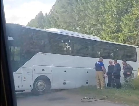 Автобус с паломниками съехал в кювет по пути в Дивеево