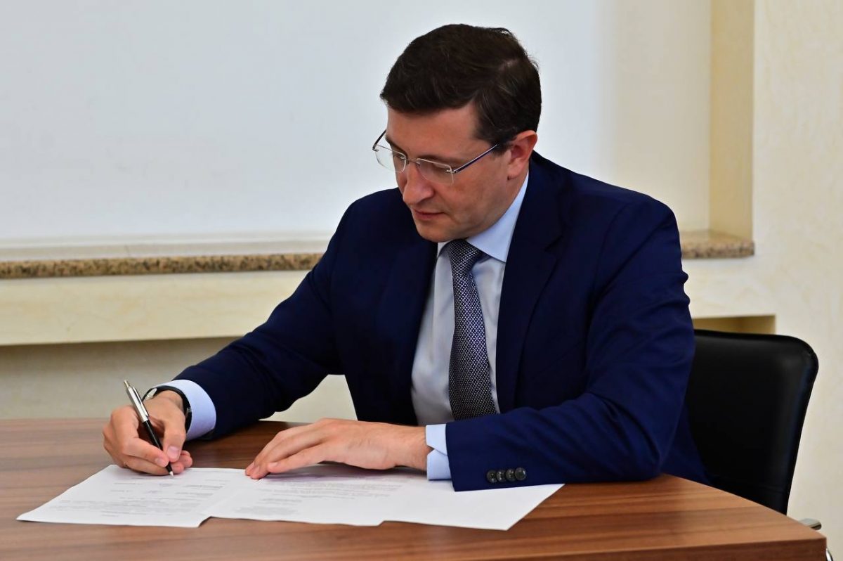 Глеб Никитин представил в избирком документы о выдвижении на выборы губернатора