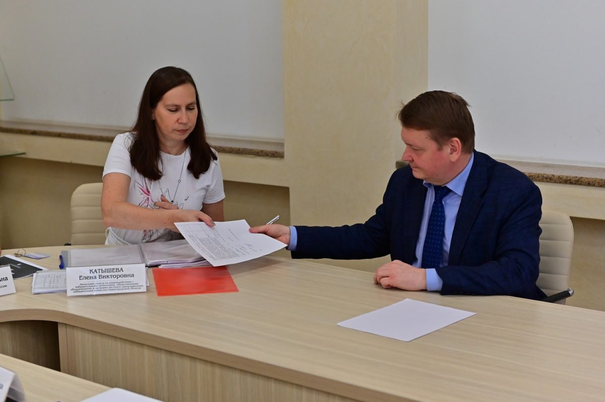 Кандидаты на выборах губернатора Нижегородской области представили в облизбирком документы для регистрации