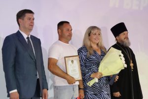 Медалями «За любовь и верность» наградили 42 нижегородские супружеские пары, прожившие в браке более 25&nbsp;лет