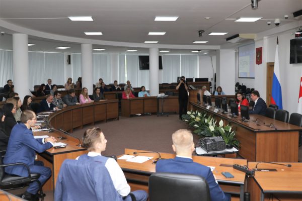 Спикер Гордумы провел встречу с участниками молодежного проекта «Лидеры Нижегородской области»