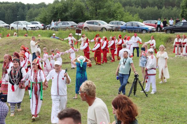 Более полутора тысяч человек посетили фестиваль мордовской культуры «Эрзянь Лисьмапря»