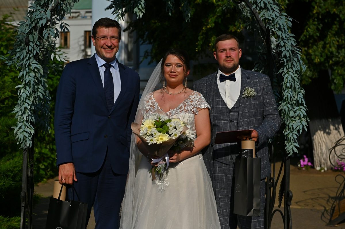 Глеб Никитин поздравил финалистов проекта «Свадьба трех поколений»