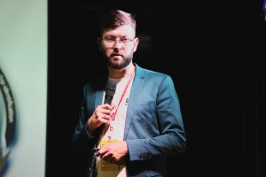 Руководитель отдела IT-компании предложил добавить уроки по нейросетям и киберспорту в школах