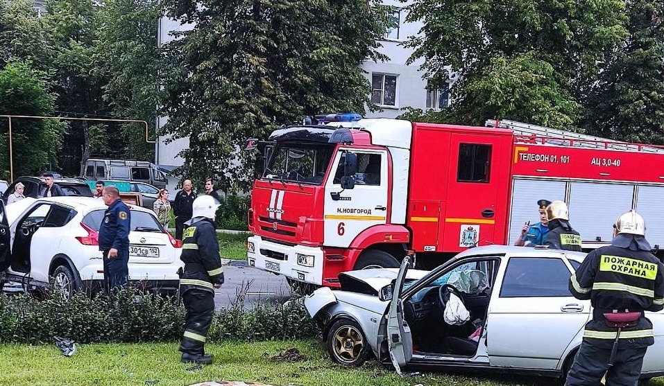 Пассажир отечественной легковушки погиб в лобовом ДТП на Юбилейном бульваре