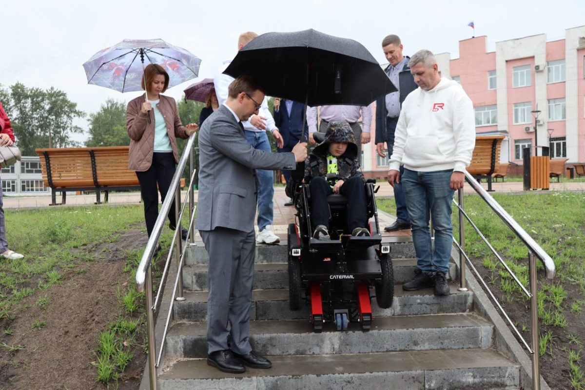 Правительство Нижегородской области подарило новую коляску мальчику-инвалиду из Кулебак