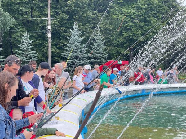 «День рыбака» проходит в Автозаводском парке культуры и отдыха