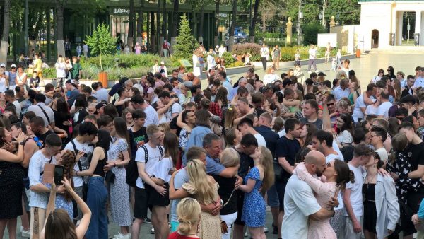 Нижегородцы установили рекорд по самому массовому поцелую