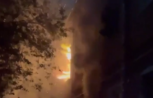 Прокуратура расследует обстоятельства пожара в жилом доме на улице Бекетова