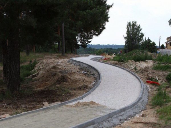 Масштабные работы по благоустройству территории для отдыха на берегу Святого озера в Дзержинске выполнены более чем на&nbsp;50%