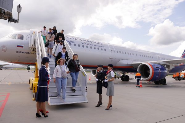 Опубликованы фото встречи ретрорейса в аэропорту «Чкалов»