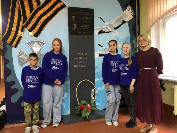 Арт-объект, посвященный героям Чеченского конфликта, открыли в школе в Приокском районе
