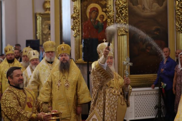 Олег Лавричев и Инна Ванькина поучаствовали в освящении Воскресенского кафедрального собора