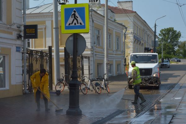Исторические улицы и деловой центр Нижнего Новгорода приводят в порядок моющим средством