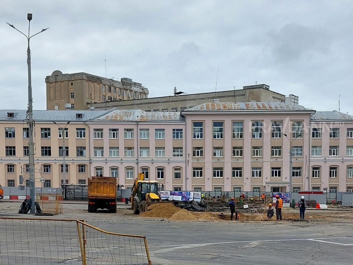 Почти треть коммуникаций перенесли на стройплощадке станции метро на площади Свободы