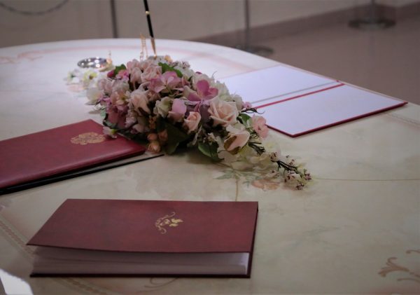 25 невест и 37 женихов старше 60 лет впервые вступили в брак в Нижегородской области