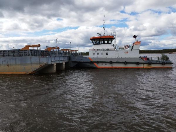 Теплоход «Юрий Попсуев» с баржей столкнулся с воротами Городецкого шлюза