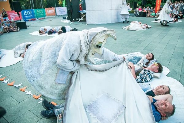 Фестиваль уличных театров «Улица» проходит в парке «Швейцария»: рассказываем, что ждет нижегородцев
