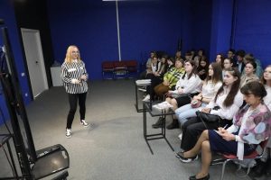 НОИЦ объявляет конкурсный отбор юных журналистов и блогеров в «Школу правды»