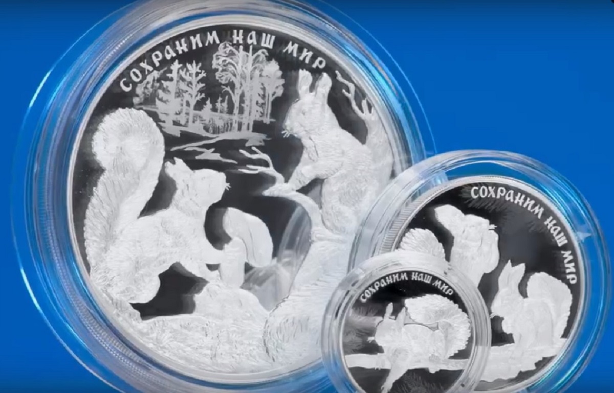 Новые монеты с белками выпустил Банк России
