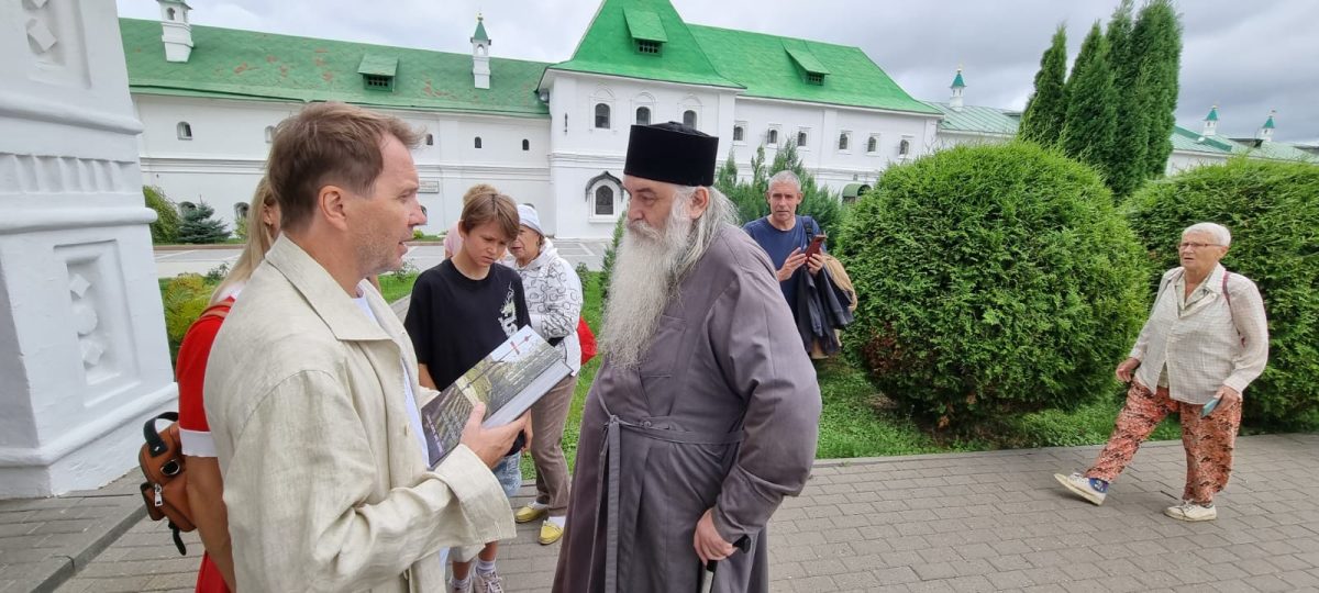 Известный актер Евгений Миронов посетил Вознесенский Печерский мужской монастырь в Нижнем Новгороде