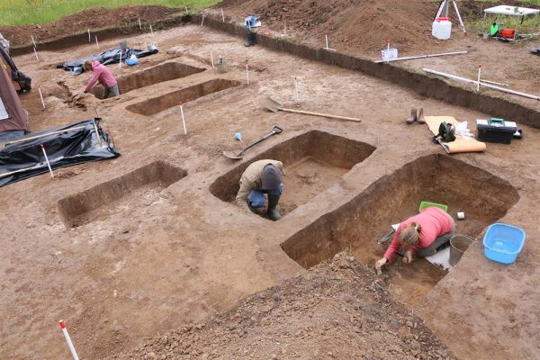Десятки украшений нашли во время раскопок нового муромского могильника на правом берегу Оки
