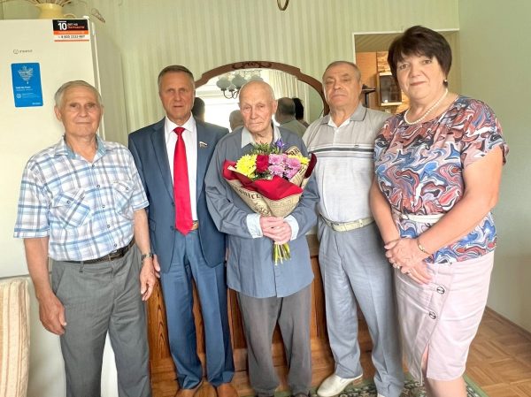 Участник Великой Отечественной войны Иван Кузьмичёв отмечает 100-летний юбилей