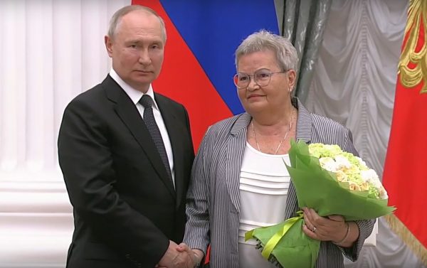 Владимир Путин наградил почетным званием профессора Нижегородской сельхозакадемии Веру Титову