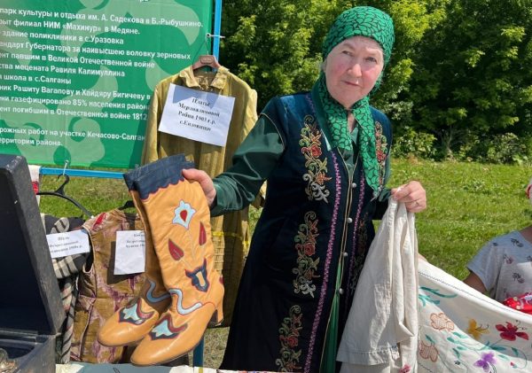 Как жители села в Краснооктябрьском округе хранят память о земляках и национальные традиции
