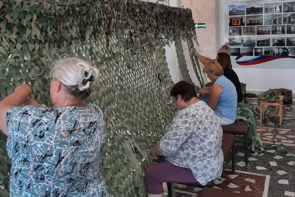 «Сталинград» нацеливает на победу: в Сеченове плетут маскировочные сети для бойцов СВО