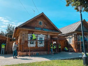 25 волонтеров поучаствовали в восстановлении исторических домов в Городце