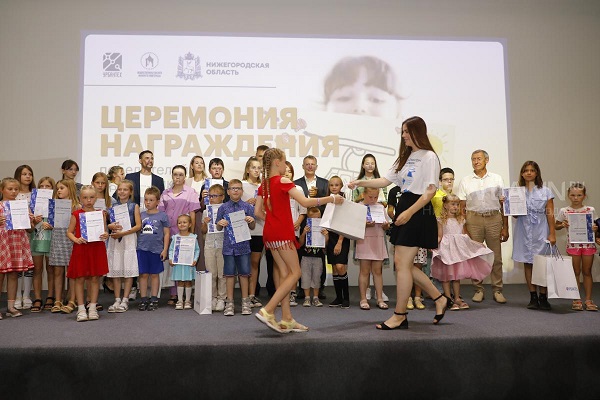 Победителей детского рисунка о канатной дороге наградили в Нижнем Новгороде