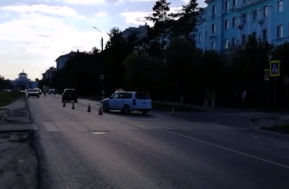 Женщину и коляску с младенцем сбили на пешеходном переходе в Дзержинске